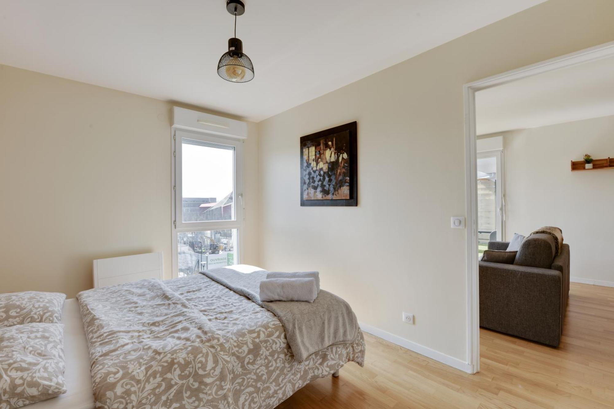 סן-דני Chic Apartment With Superb View Of The Eiffel Tower מראה חיצוני תמונה